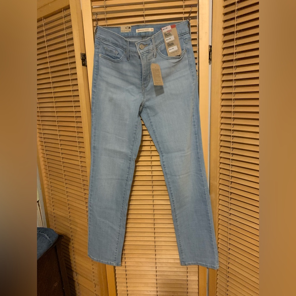 LEVI’S 314 Shaping Straight light wash jeans.  Size 26”x30”. NWT